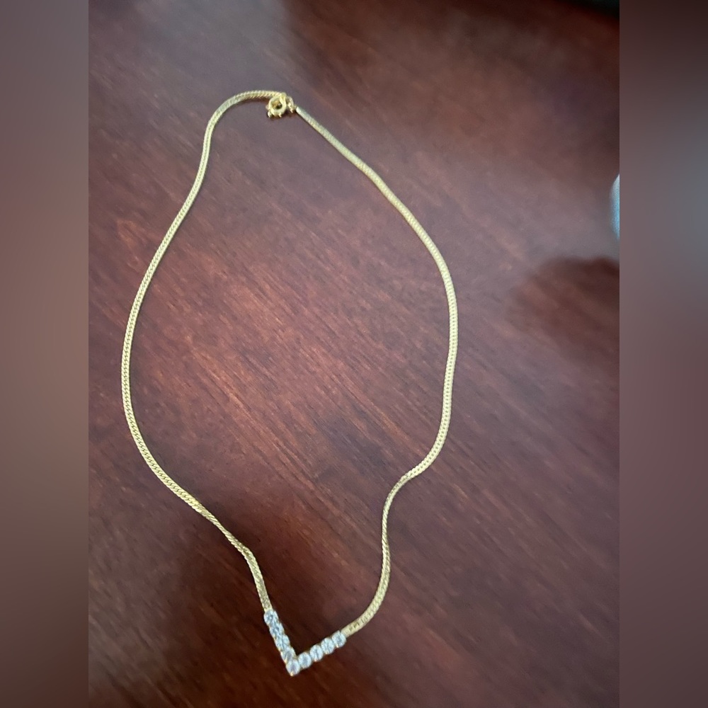 Necklace with fake diamonds